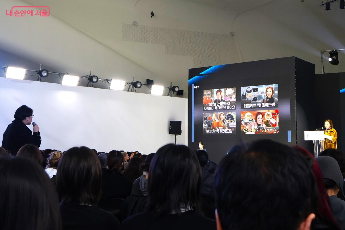 질의응답 시간에는 미래의 디자이너를 꿈꾸는 이들의 진지한 물음에 실질적인 조언을 건네며 소통의 깊이를 더했다. &copy;이봉덕 &copy;이봉덕