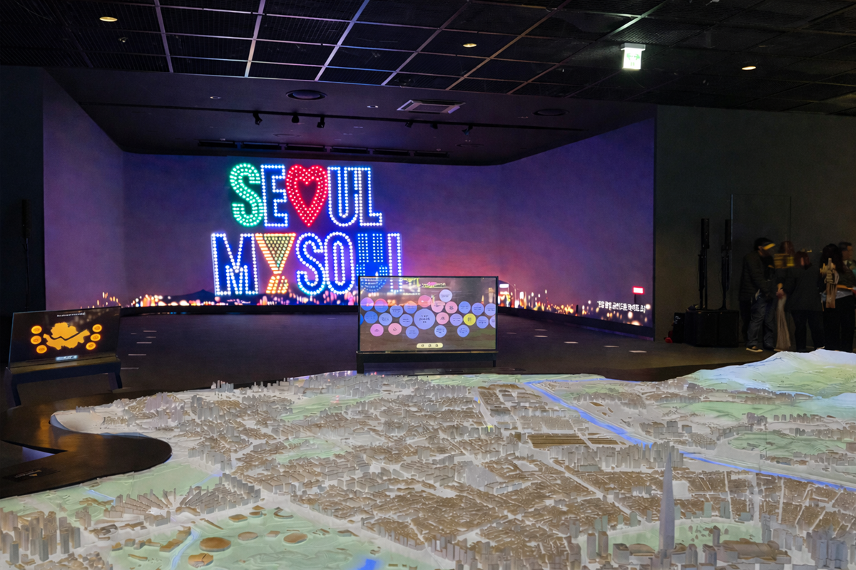 보고 듣고 만지고 체험하는 서울, 시청 지하에 문 연 &lsquo;서울갤러리&rsquo;