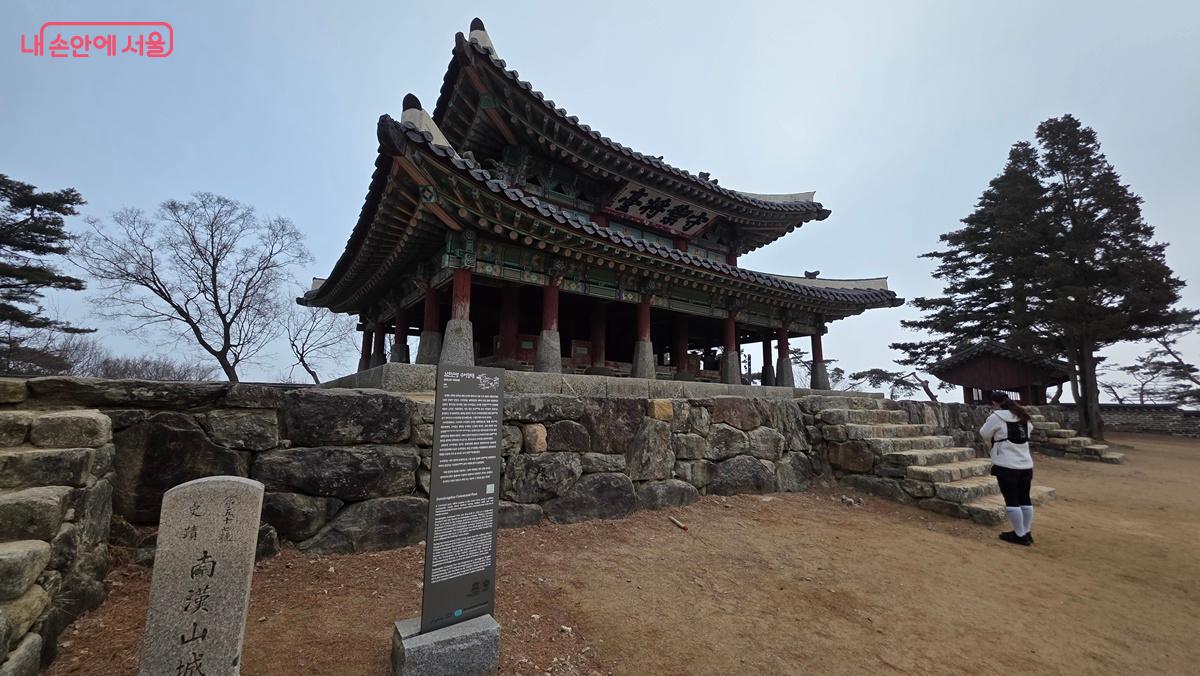 청량산의 최고봉에 세워진 수어장대 2층 누각 모습 ⓒ최용수