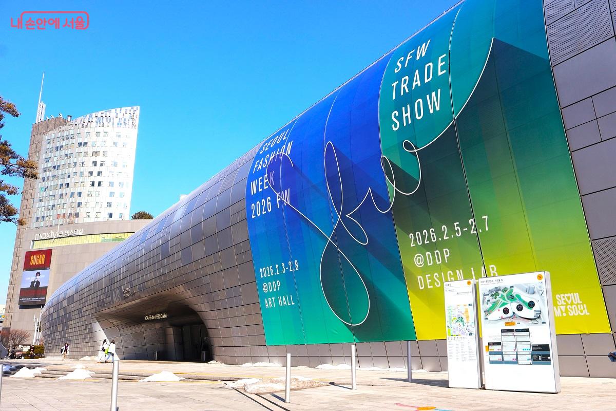 SEOUL FASHION WEEK 2026 FW의 막이 올랐다. &copy;이봉덕