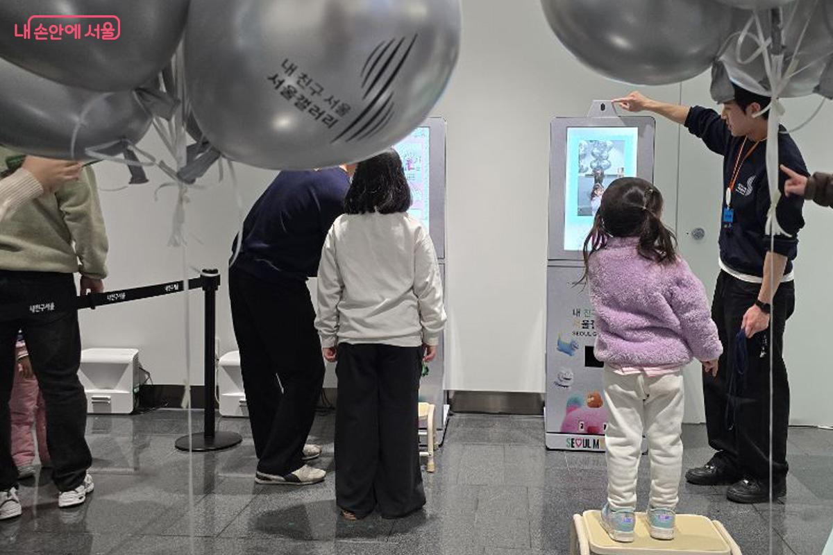  서울 시민으로서의 소속감을 확인하는 서울 미래 시민증 &copy;김경희