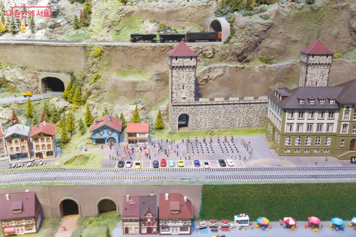 스위스 자체를 옮겨 놓은 듯한 사실적인 묘사가 돋보인다