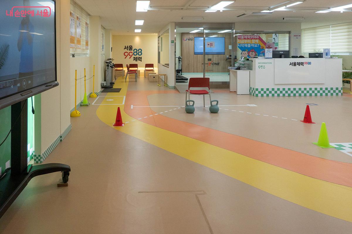 헬스장이 아니라 검사실에 가깝다. 운동을 &lsquo;느낌&rsquo;이 아닌 &lsquo;데이터&rsquo;로 확인하는 공간 &copy;김인수