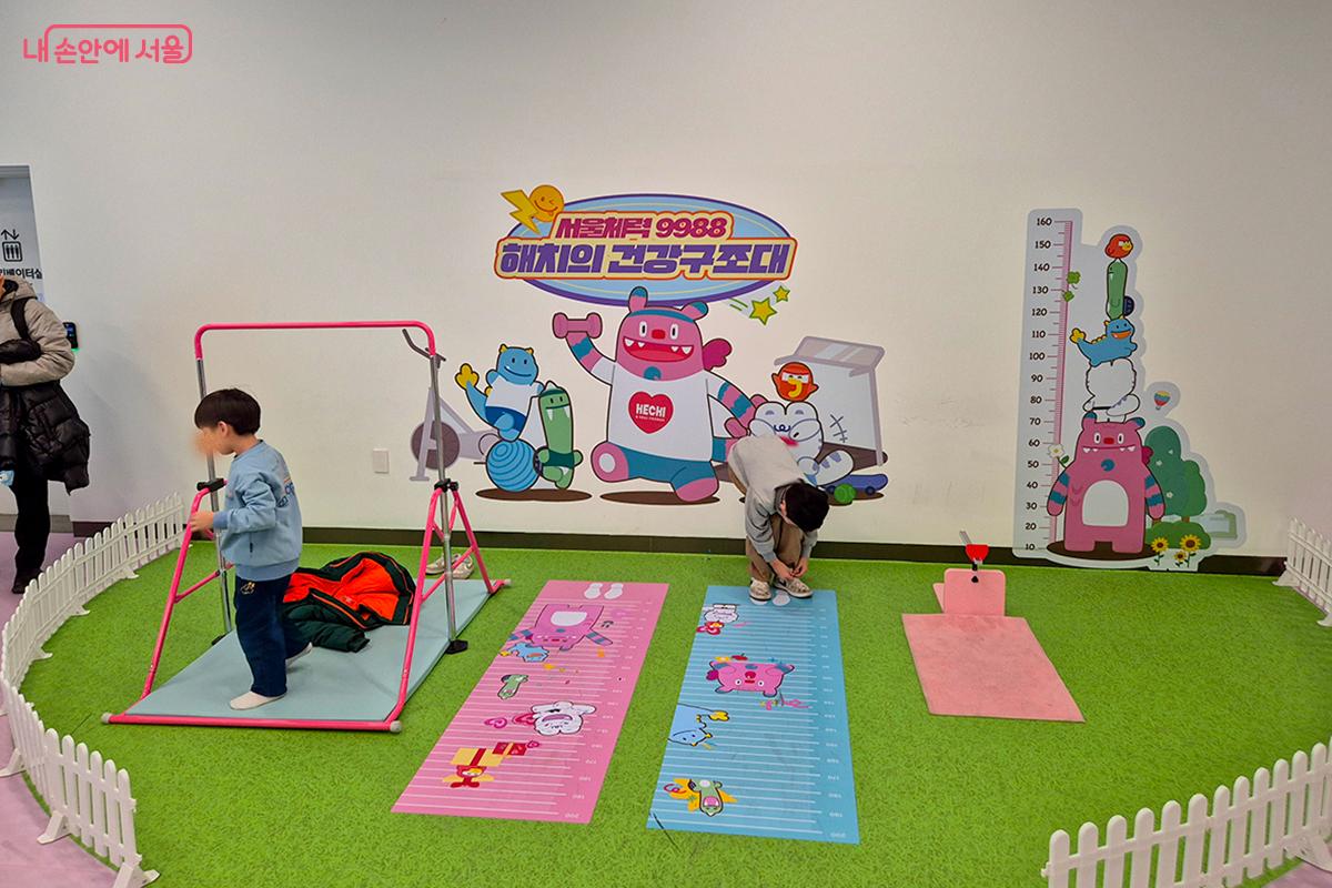 키즈라운지 첫 번째 팝업으로 운영되는 &lsquo;해치의 건강구조대&rsquo; &copy;이혜숙