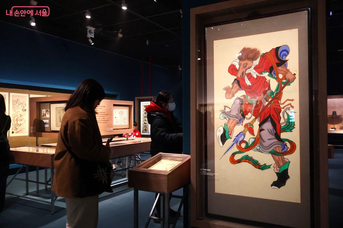 기획전 <말들이 많네 - 말(言)에 관한 민속학>(2026.01.21. ~ 2026.05.10.), 한국인의 '말(언어)'에 얽힌 이야기를 보여준다. &copy;김대진