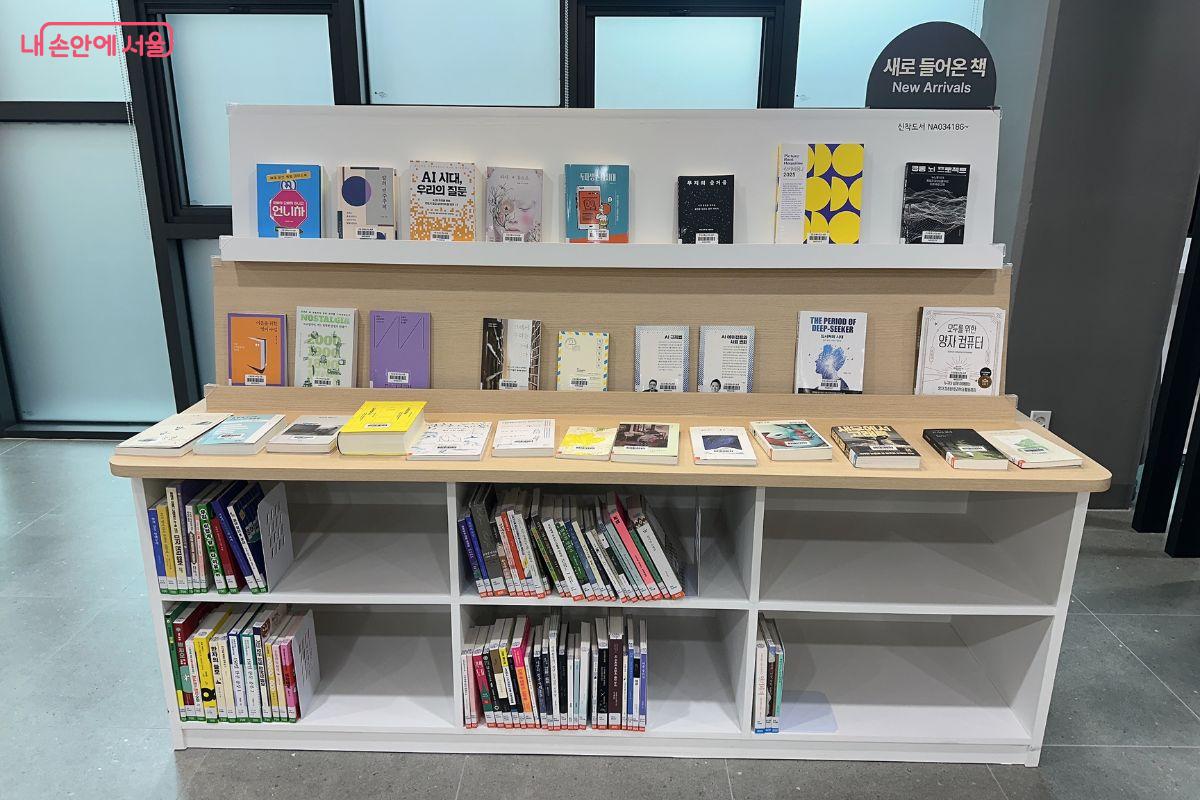 새로 들어온 책과 북큐레이션 &copy;김재형