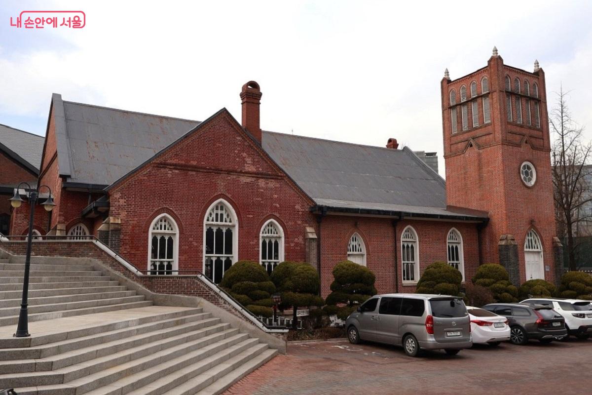 정동제일교회 본당. 한국 개신교의 요람이자 독립운동의 거점으로 독립을 향한 비밀스러운 준비가 긴박하게 진행되었다. &copy;김대진