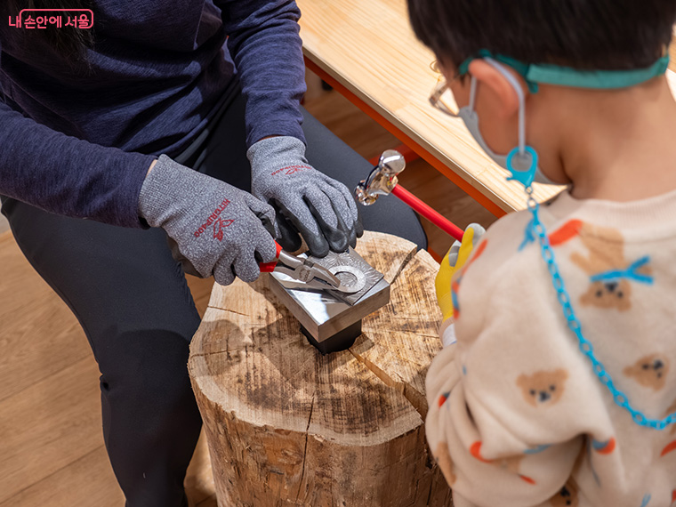 2층 공예마을 철물공방 