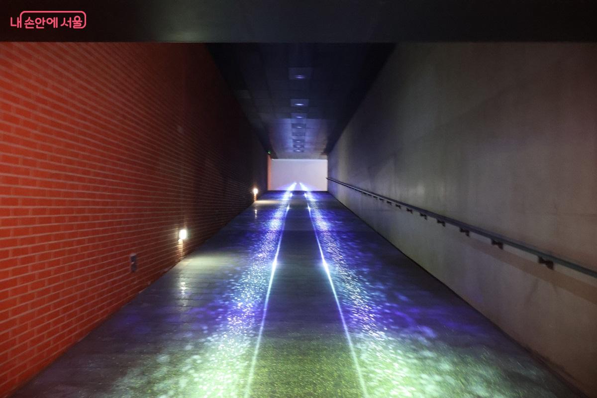 하늘길은 고난의 역사를 지나 영원한 평화로 나아가는 순교자들의 여정을 상징한다. &copy;김대진