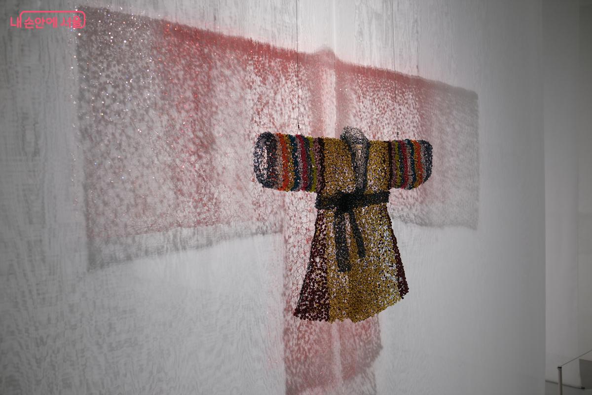 알록달록 색동 한복이 떠오르던 작품 &copy;박우영