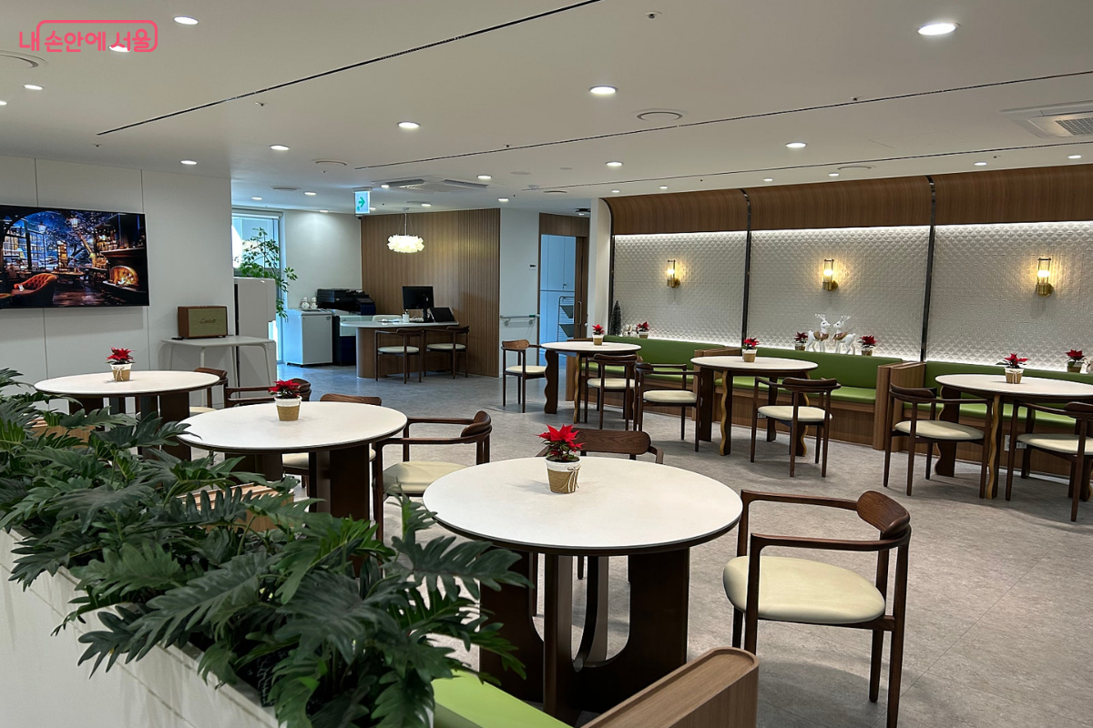 따뜻한 커피 한 잔의 여유 늘봄카페 &copy;류한민