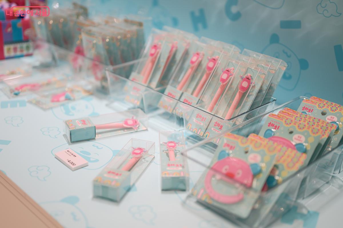 서울 마이 소울 샵의 해치 모양 필기구 굿즈