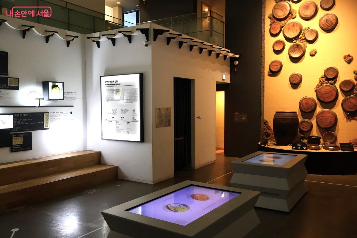 4층 김치마당은 김치의 탄생 과정과 김장법을 미디어로 배우는 체험형 공간이다. &copy;이봉덕 