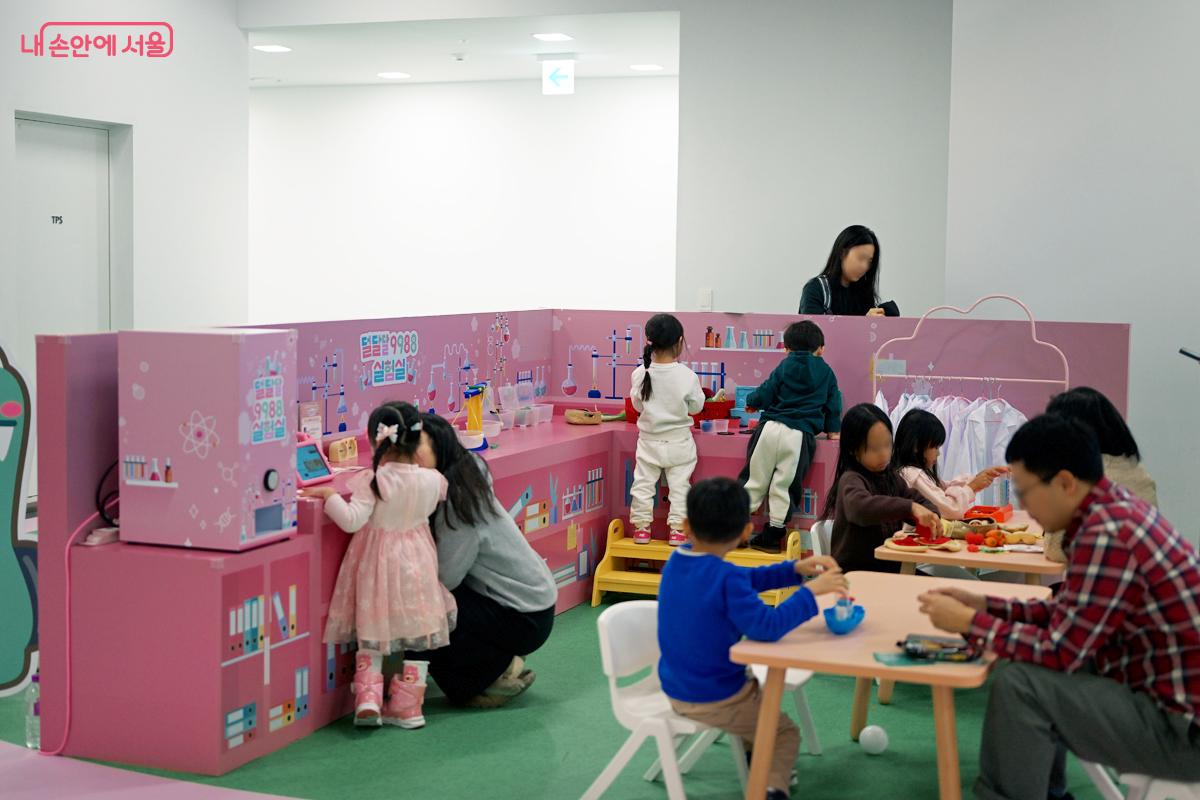 다양한 창의적 활동이 이루어지는 키즈라운지