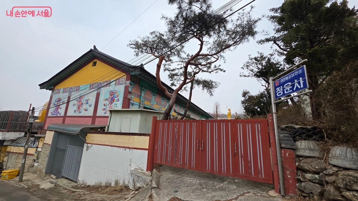 마천역에서 출발하는 남한산성 서문 코스는 청운사 앞을 통과한다. ⓒ최용수