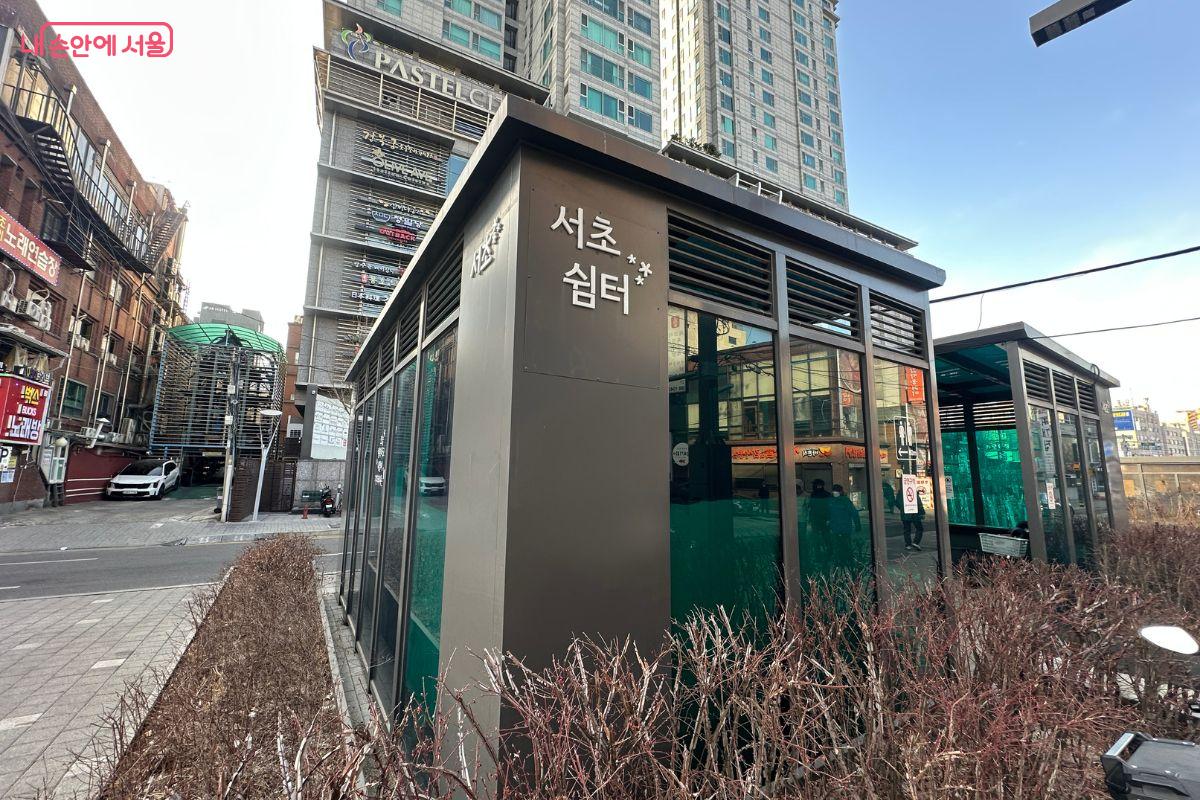 서초쉼터에서 편하게 약속시간까지 기다릴 수 있다.&copy;김재형