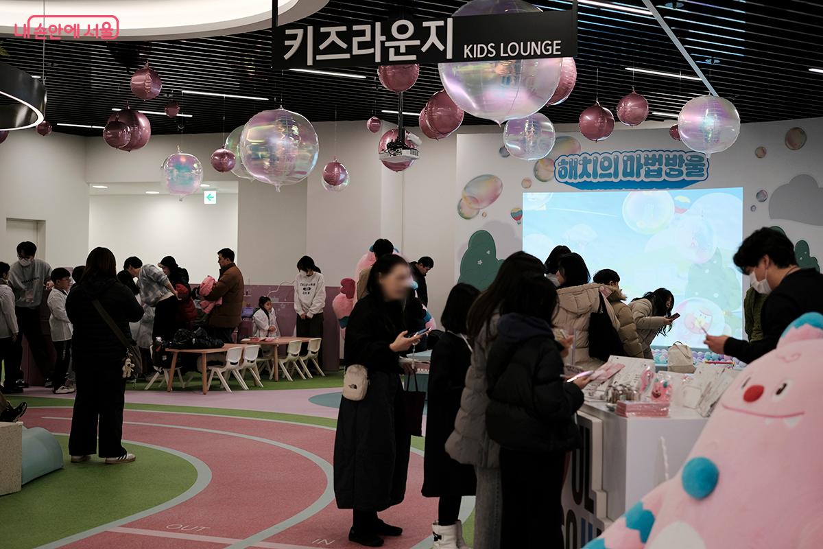 어린이들이 정책을 놀이처럼 체험할 수 있는 &lsquo;키즈라운지&rsquo; &copy;김아름