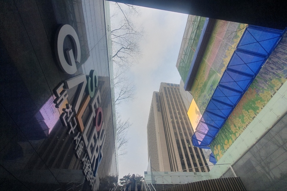 서울시청 지하의 대변신!  서울의 미래를 접할 수 있는 '내 친구 서울 서울갤러리'