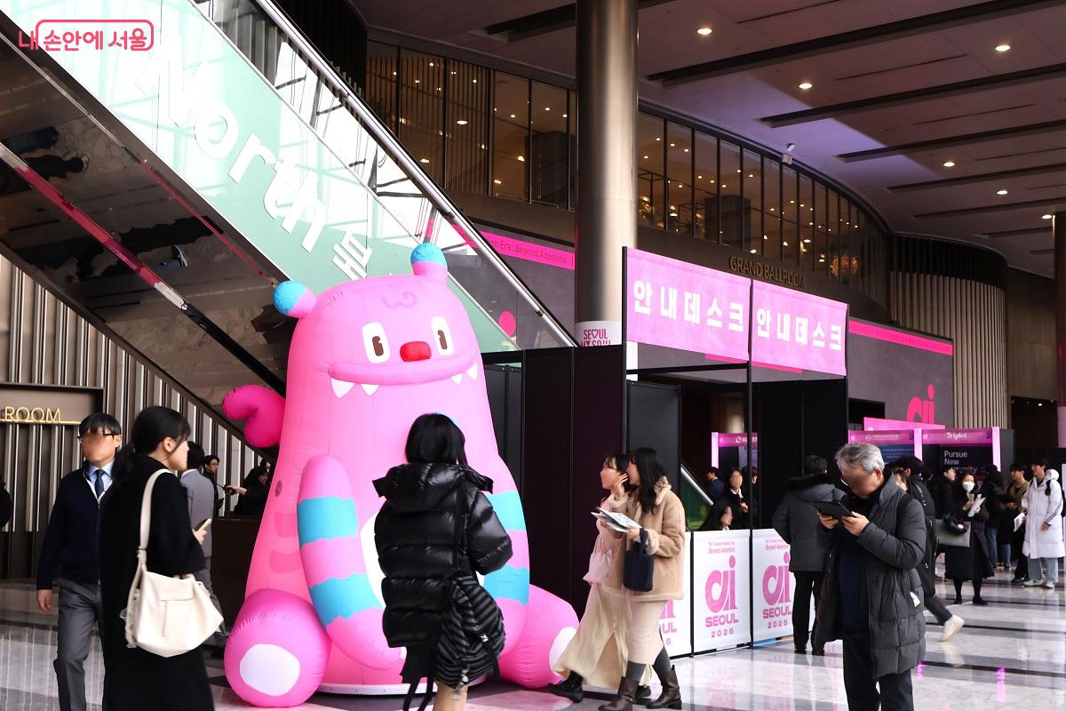 지난 1월 30일 열린 &lsquo;AI Seoul 2026&rsquo; 행사장은 시민들로 인산인해를 이루었다. &copy;이봉덕
