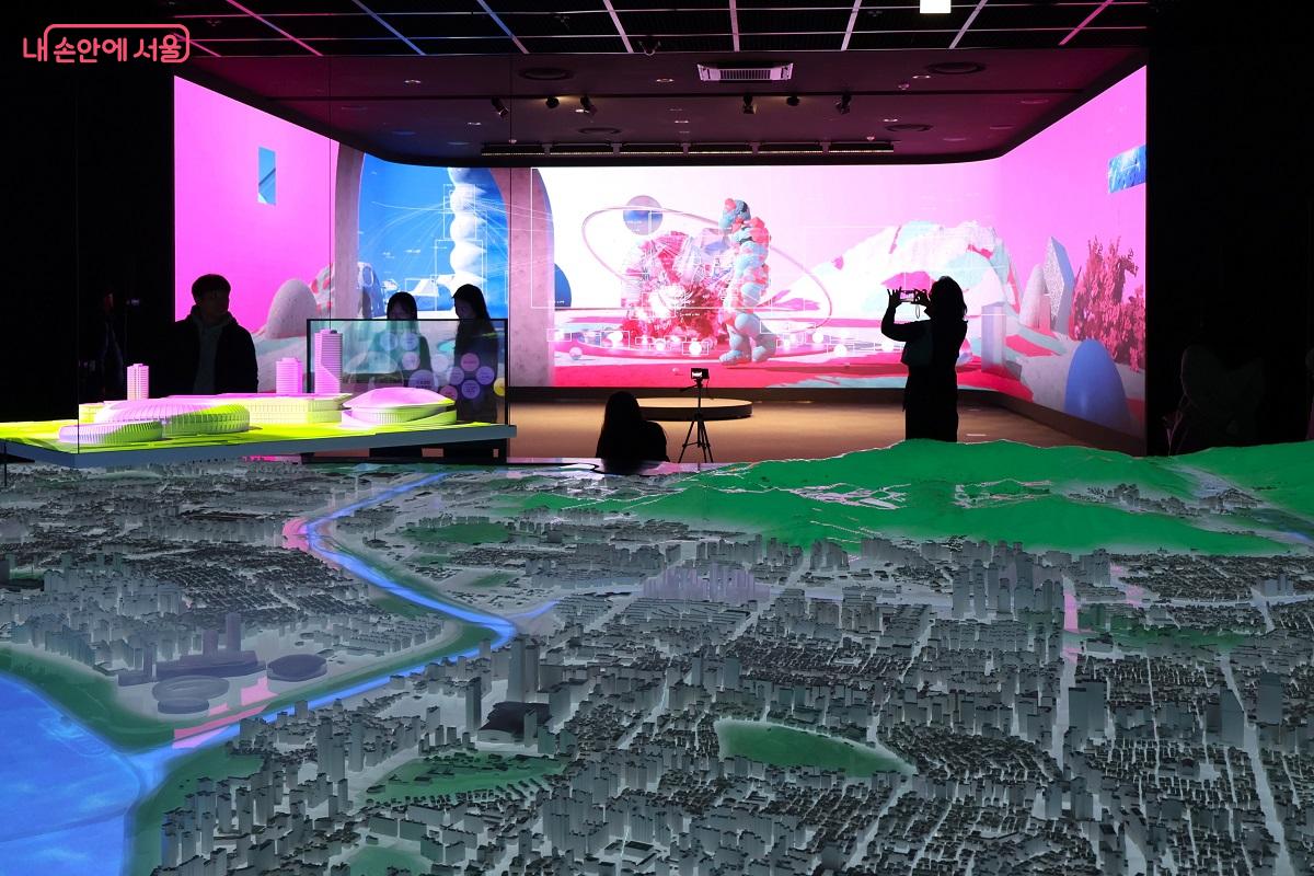 서울시 주요 정책을 가장 효과적으로 전달할 수 있는 정책 발표 공간 &copy;이봉덕  