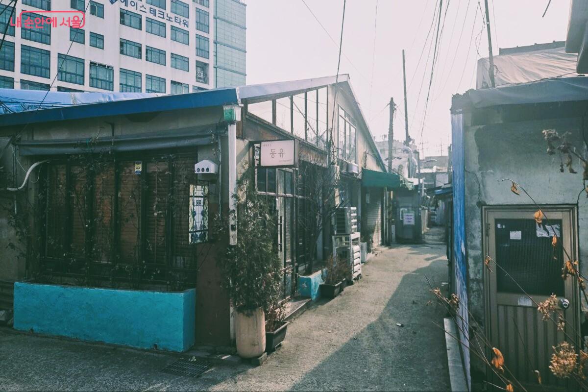 철공소와 핫 플레이스의 이질적인 동거가 문래동의 매력 포인트다. &copy;김건우