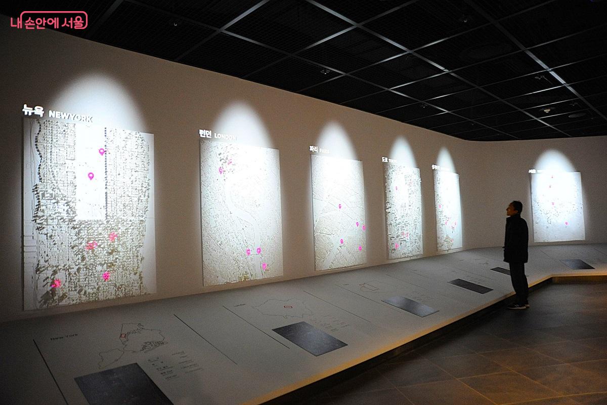 서울과 뉴욕&middot;런던&middot;파리&middot;도쿄&middot;싱가포르 등 세계 5대 도시의 비교 지표를 볼 수 있는 &lsquo;세계도시 월&rsquo; &copy;조수봉