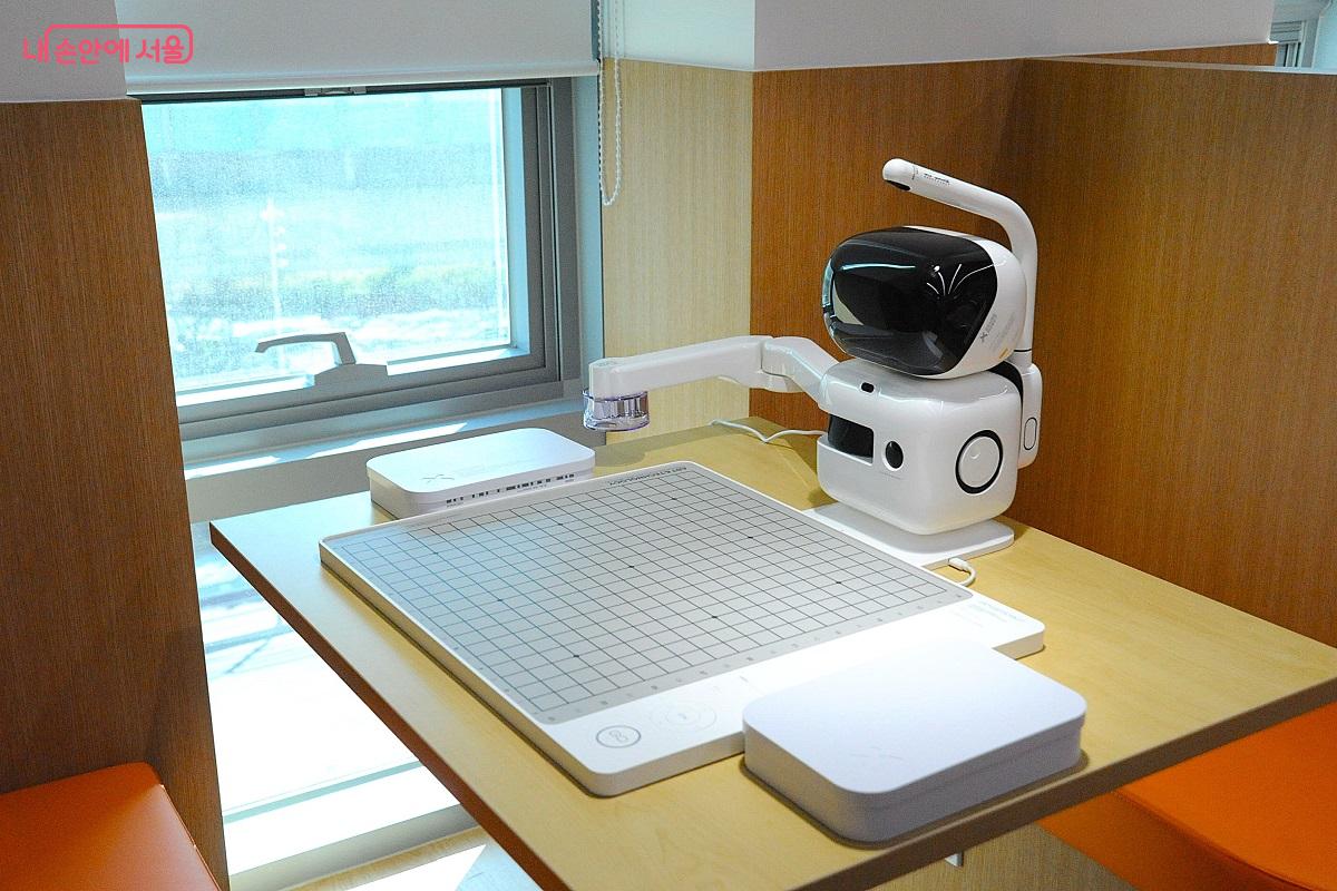 AI 로봇과 바둑을 두는 ‘도전, 로봇바둑’ ©조수봉