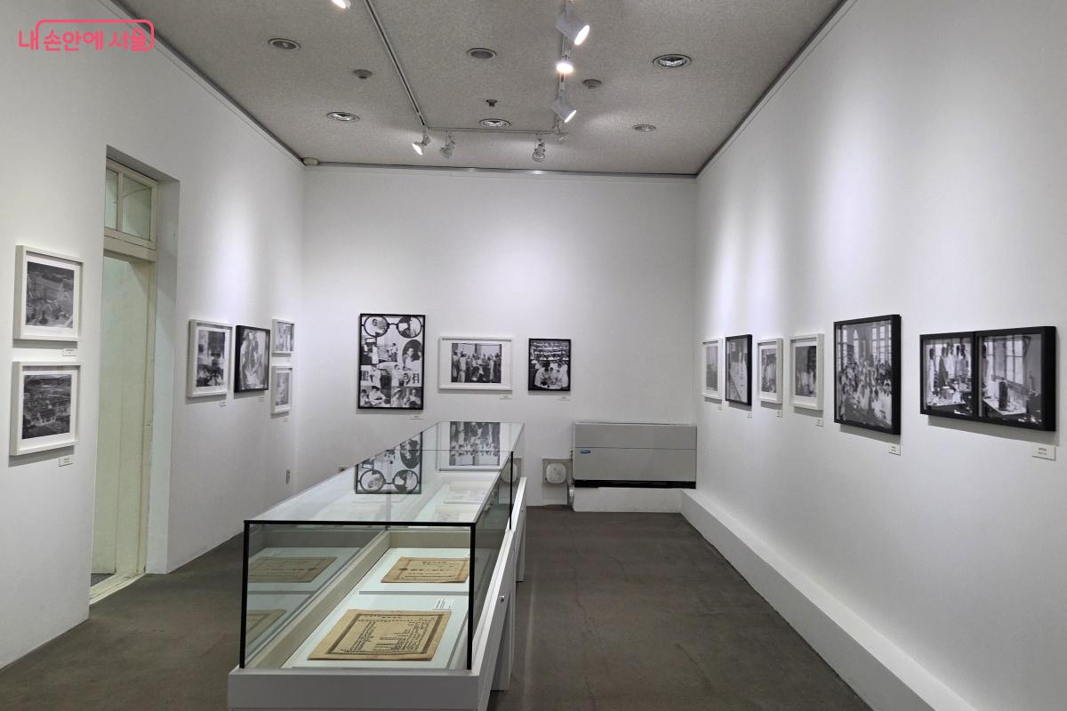 강의와 실습, 동아리 활동, 수학여행 등의 사진이 전시되었다. ⓒ김미선