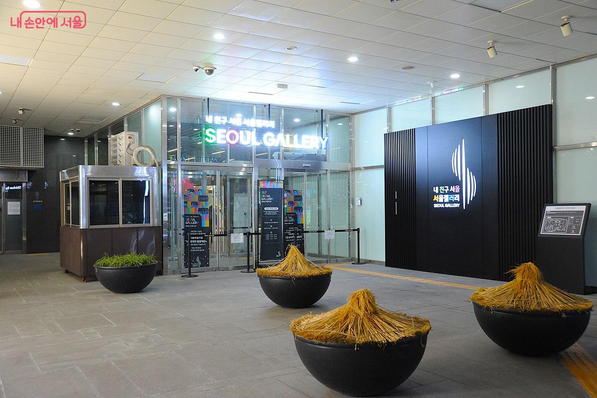 지하철 2호선 을지로입구역과 연결된 서울갤러리 출입구 &copy;조수봉