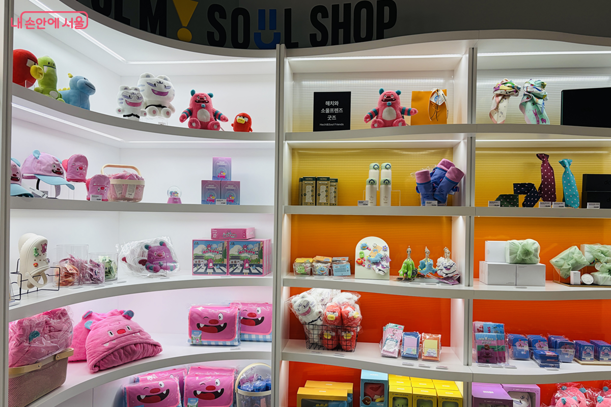 서울갤러리 '서울마이소울샵' 서울갤러리 굿즈를 구입할 수 있는 공간&copy; 김경선