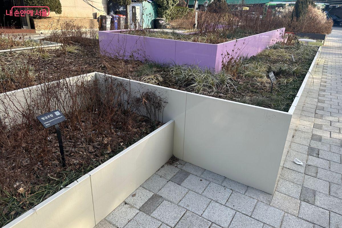 지나치던 공간이 쉬면서 머무는 공간이 되었다. &copy;김재형