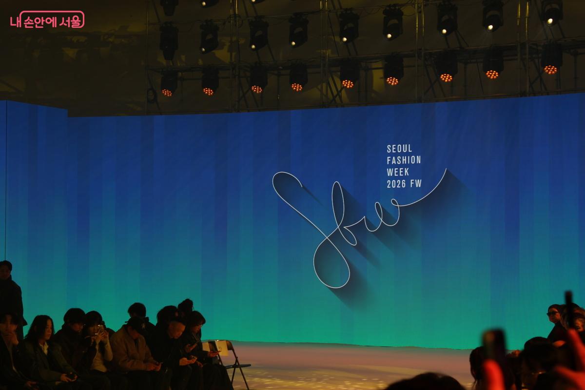 오프닝 쇼가 진행된 아트홀 1관