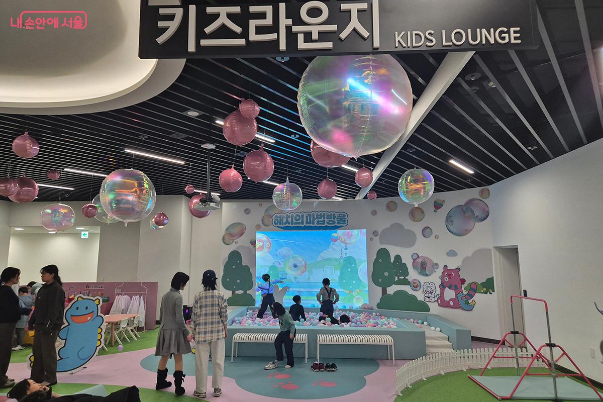 어린이들도 시청의 주인이 되어 마음껏 뛰어놀 수 있는 &lsquo;키즈라운지&rsquo;