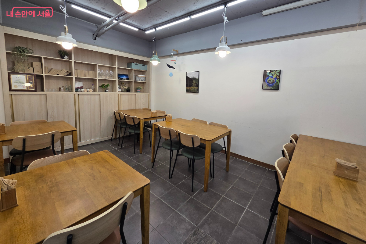 은평구 전환마을부엌 밥풀꽃의 매장 내부 ⓒ이은정