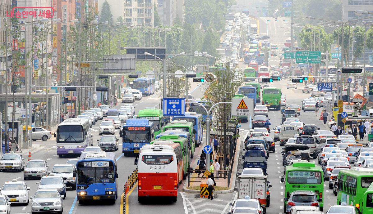 복잡한 서울의 도로 모습 &copy;강남구청