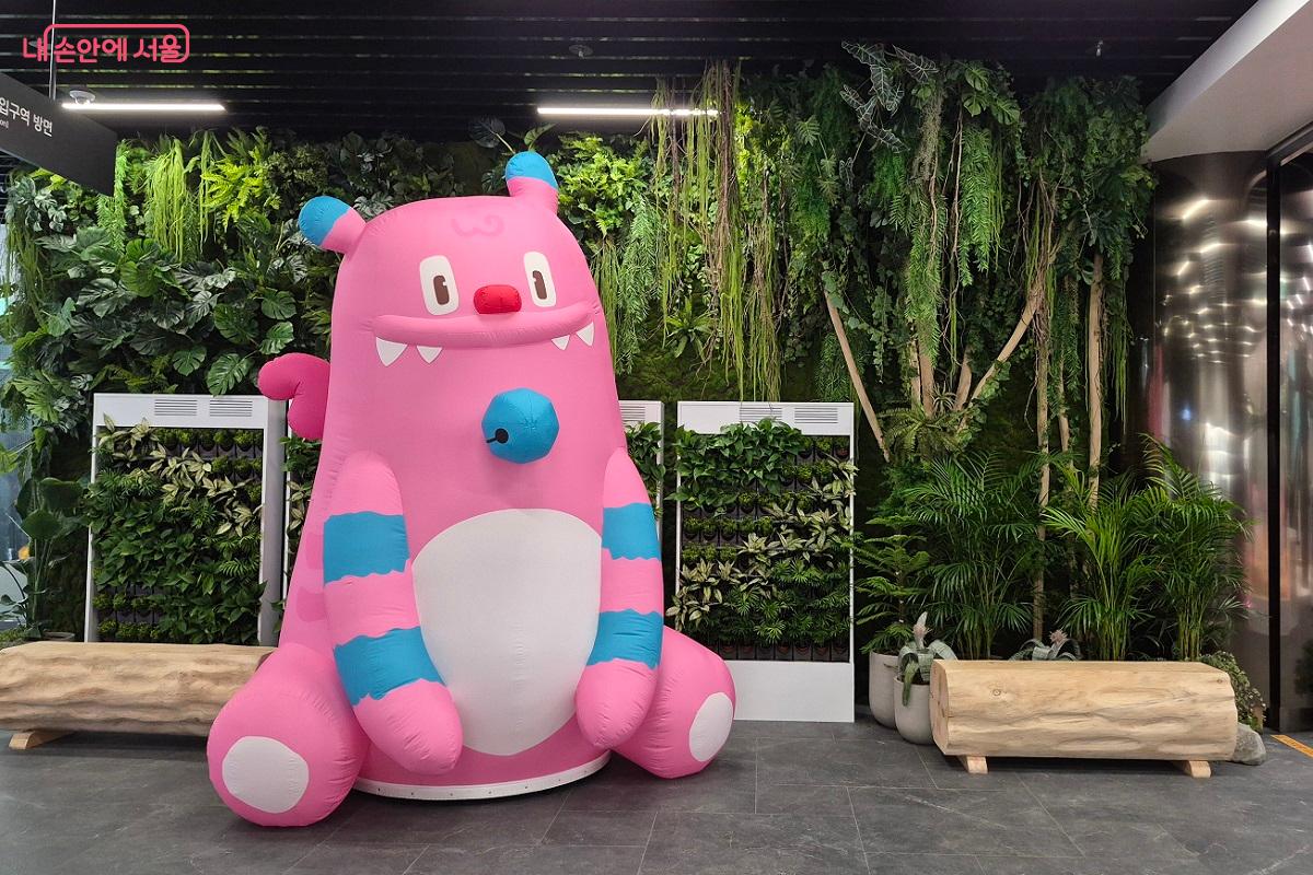 을지로입구쪽에 자리한 사진 찍기 좋은 대형 해치