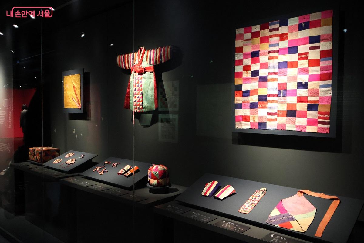 &lsquo;보자기, 일상을 감싸다&rsquo; 전시는 보자기를 아우르는 궁중&middot;민간 보자기를 소개한다. &copy;김대진 