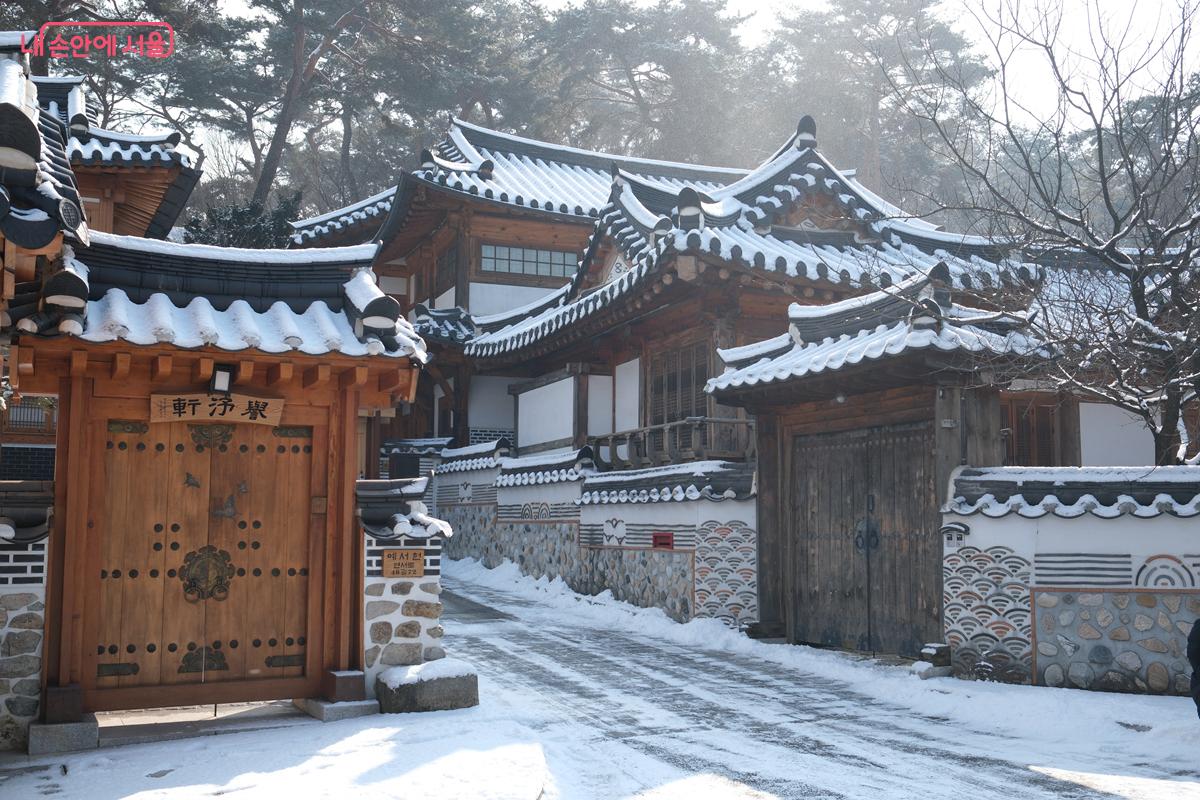 고즈넉한 분위기가 느껴지는 은평한옥마을 풍경 &copy;박우영