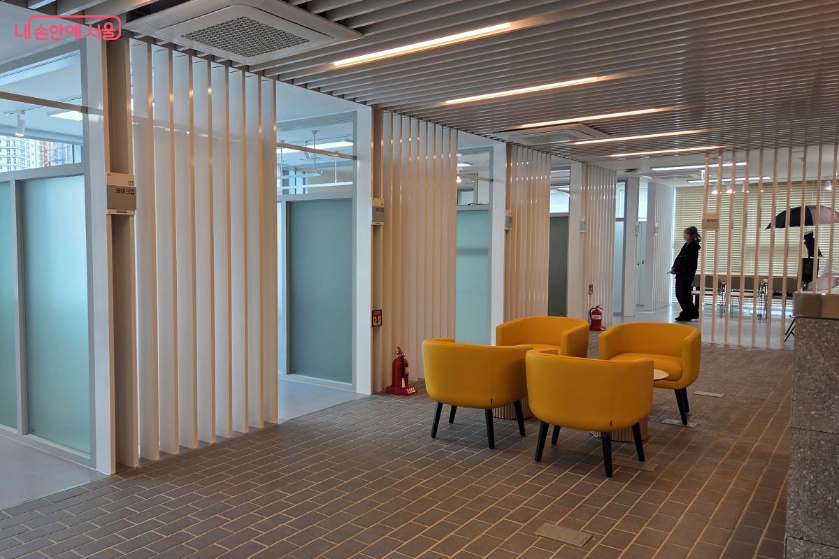 메이크업, 네일, 헤어 등 뷰티 관련 창업을 지원한다. &copy;김미선