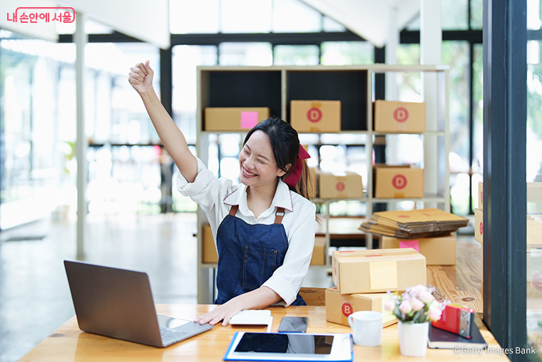 소상공인 디지털 역량 강화를 위한 교육, 컨설팅, 전환비용 등을 지원한다.