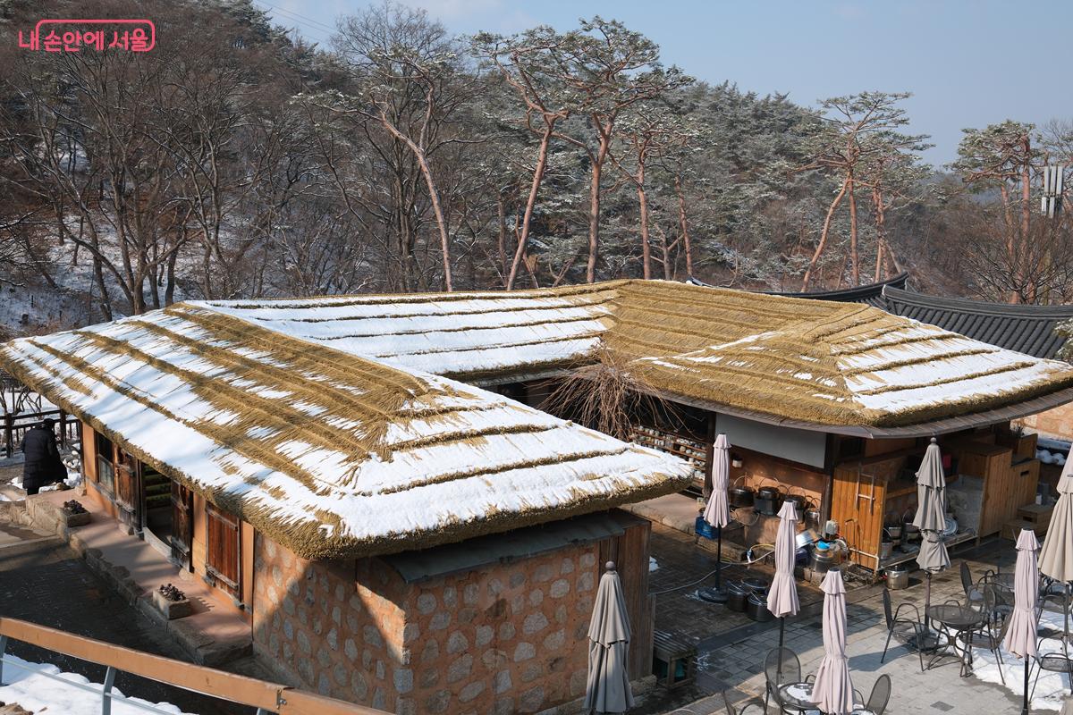 따뜻한 차 한잔을 즐길 수 있는 카페 연지원 &copy;박우영