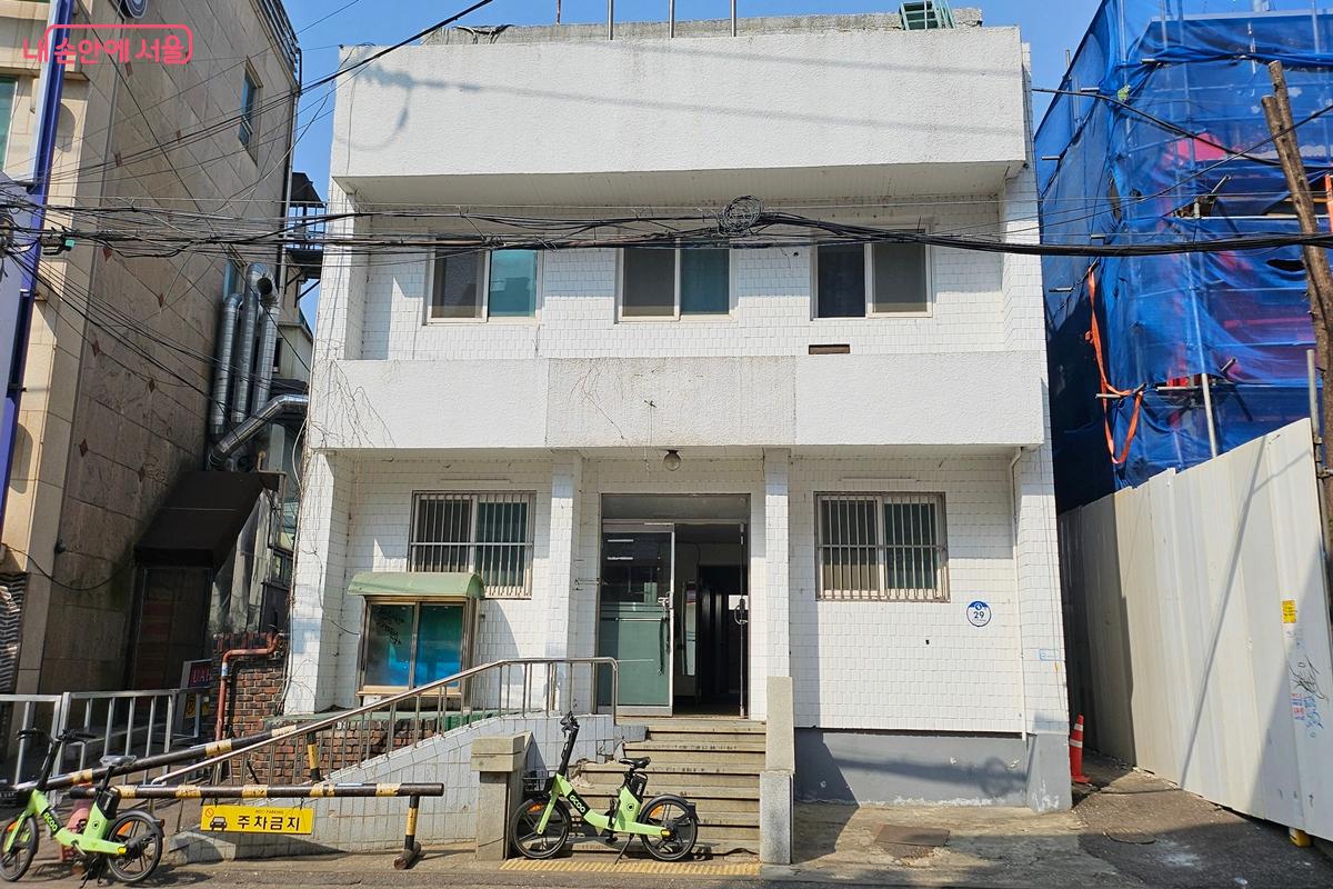 공사 전 비어 있던 서교치안센터(파출소) 건물 모습 &copy;서울시 