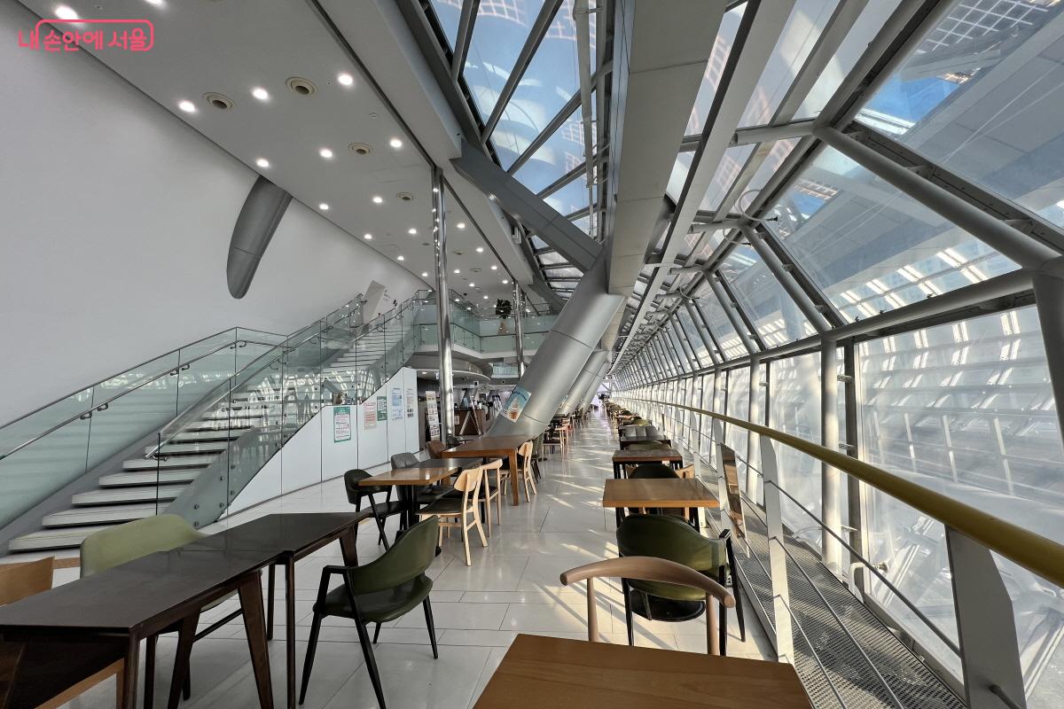 하늘카페. 평일 영업시간 내엔 누구나 이용할 수 있다. ⓒ박지영