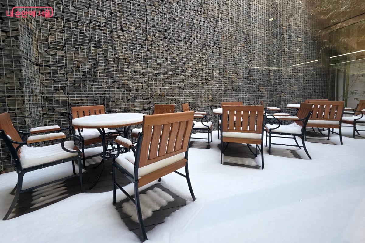 사계절 멋스러운 분위기를 주는 야외테라스 공간 ⓒ한제우