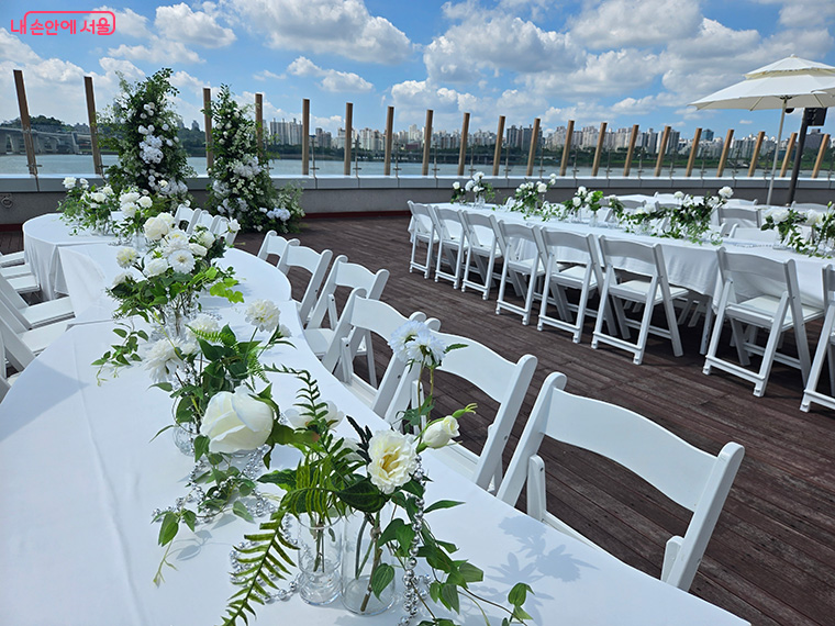더 아름다운 결혼식 예식장소_서울수상레포츠센터 루프탑 웨딩홀