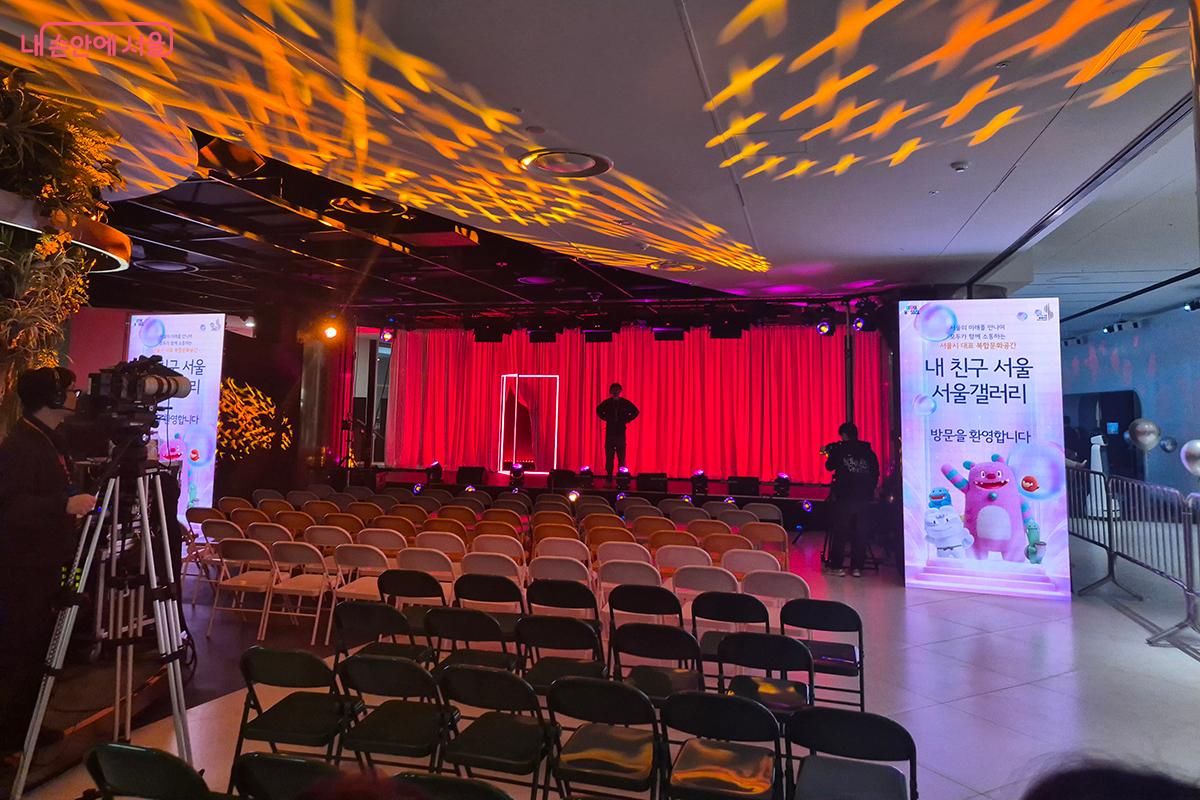 노래, 마술, 재즈 등 예술가들의 다양한 공연을 선보일 예정인 '예술 무대 공연장'