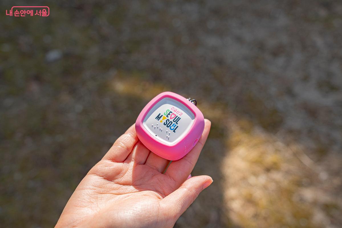 안심헬프미를 사용하는 모습 ©김지연