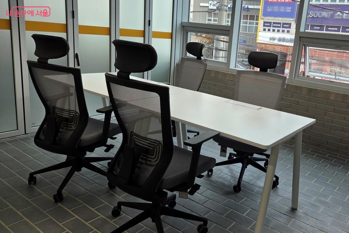 소규모 모임이나 회의를 할 수 있는 장소도 여러 곳 있었다. &copy;김미선