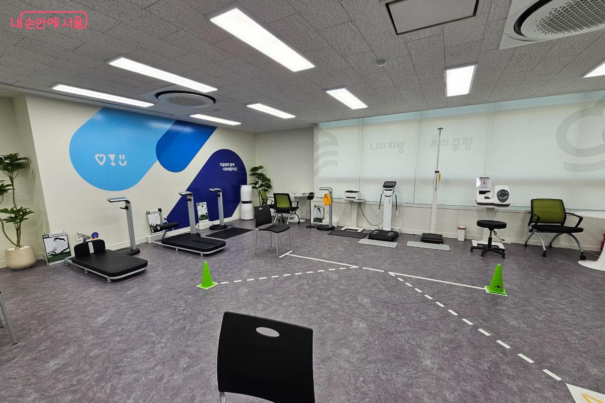 다앙한 체력 측정 기구들이 구비되어 있다. ©홍혜수