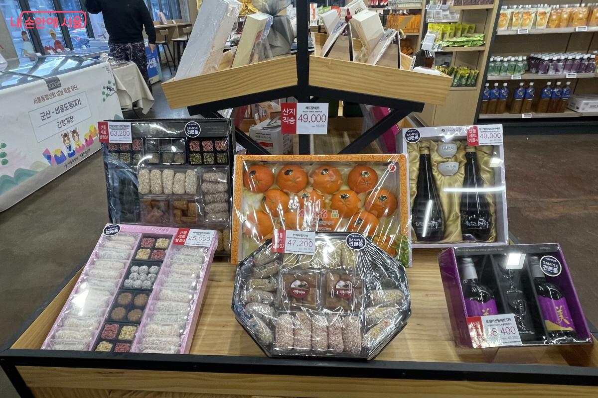 매장에 여러 종류의 선물세트가 진열되어 있다. ⓒ이정민   